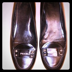 CLASSY PRADA KITTEN HEEL SZ 39/ 9 (fit like a 8.5)